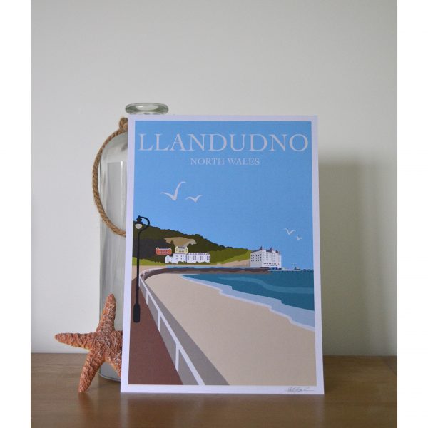 A victorian seaside town, this print is a piece of artwork of Llandudno pier